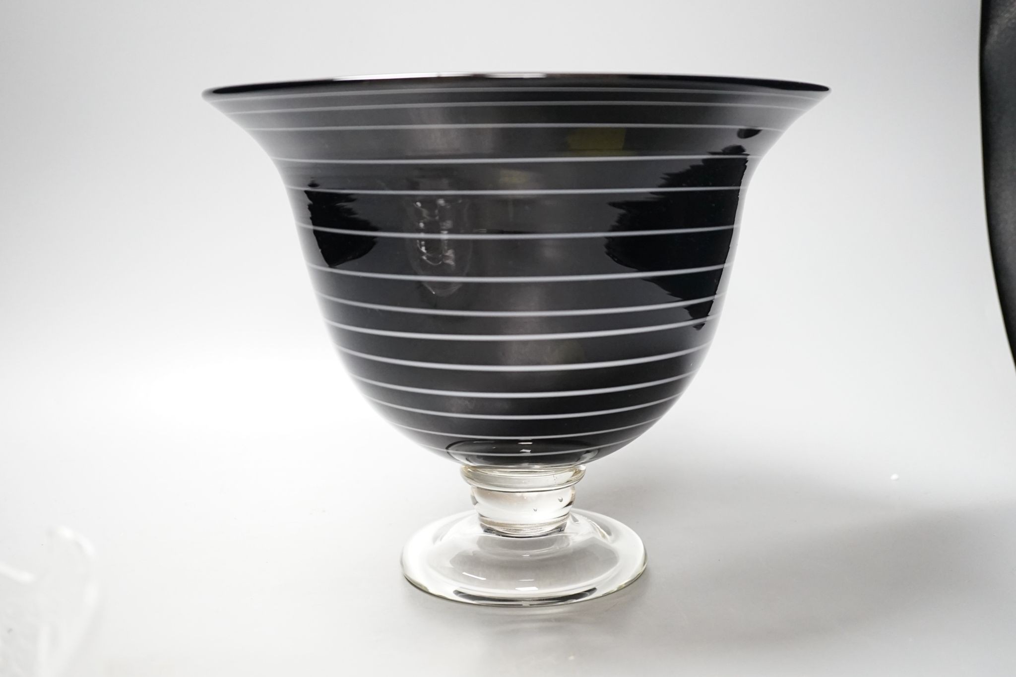 A Gunnar Cyren for Orrefors bowl and a footed bowl, tallest 21cm